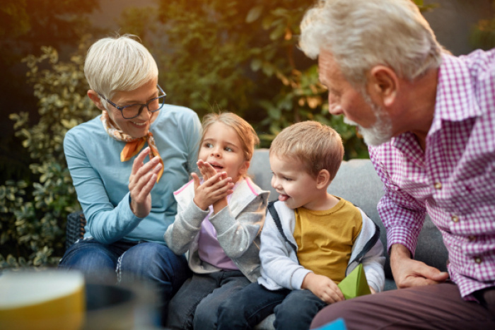 Grandparents with their granchildren